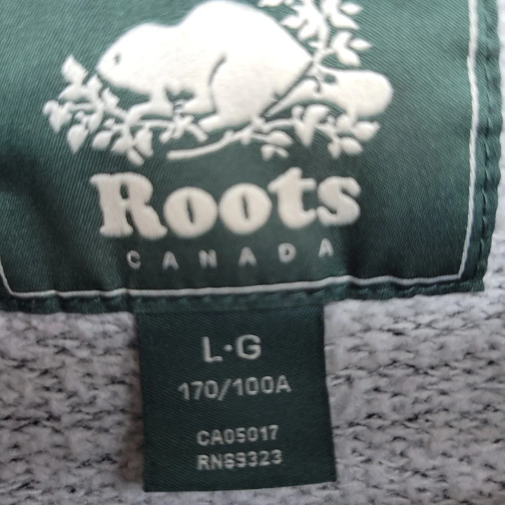 Roots Men's Light Gray Quarter-Zip Pullover Sweater